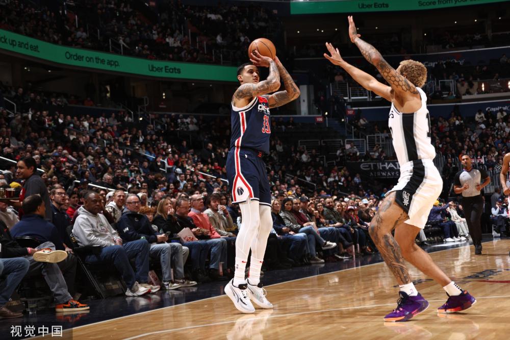 也令他在场 也令他在场