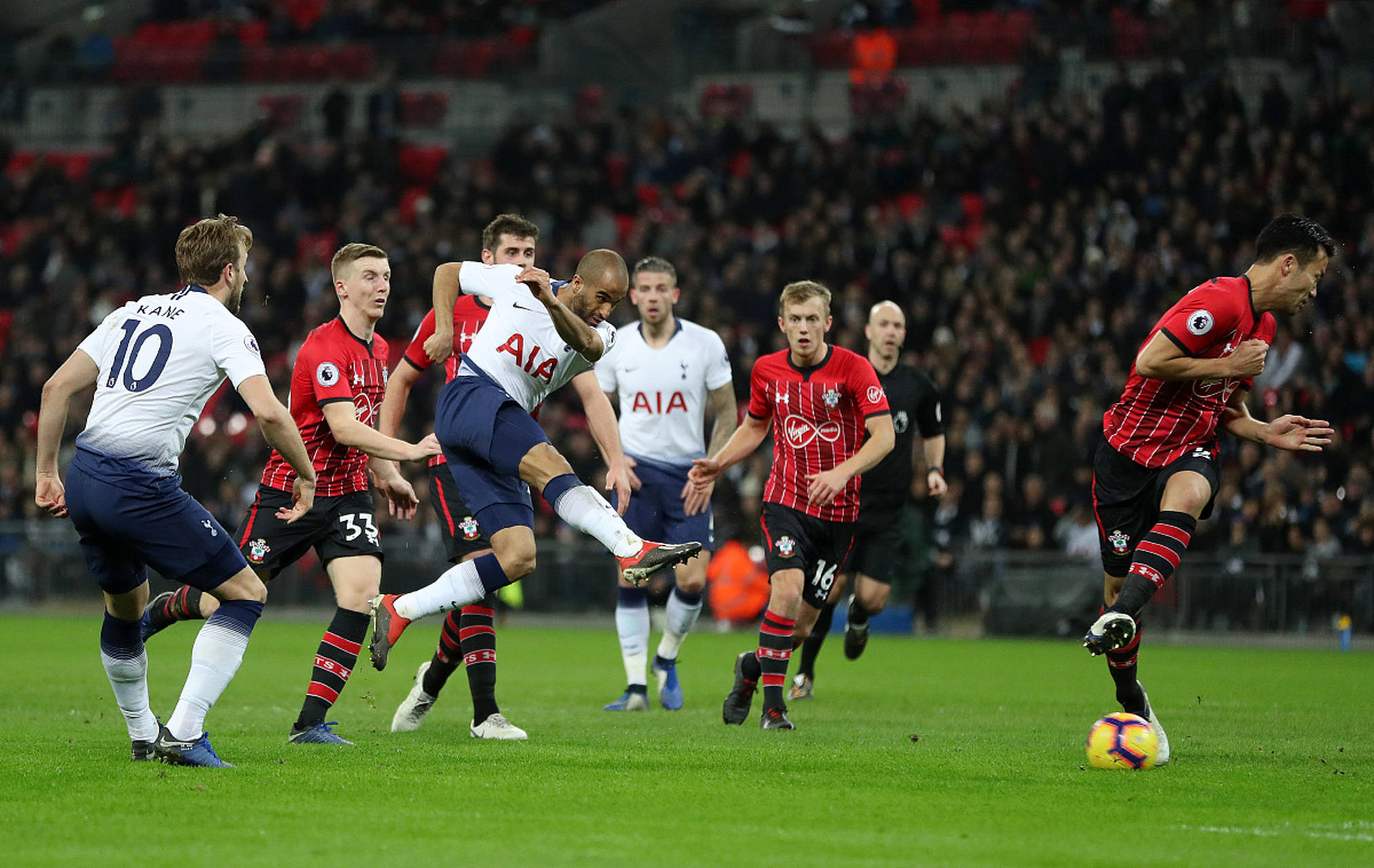 他以顽强的 他以顽强的